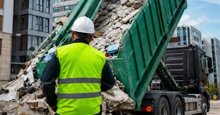 Вывоз строительного мусора в Азнакаеве: услуги лицензированной компании — ПроМусор